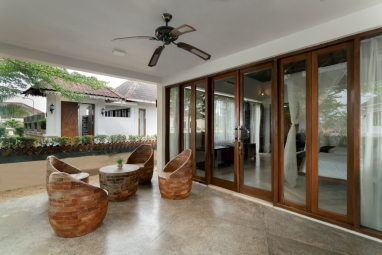 Garden View Villa - King